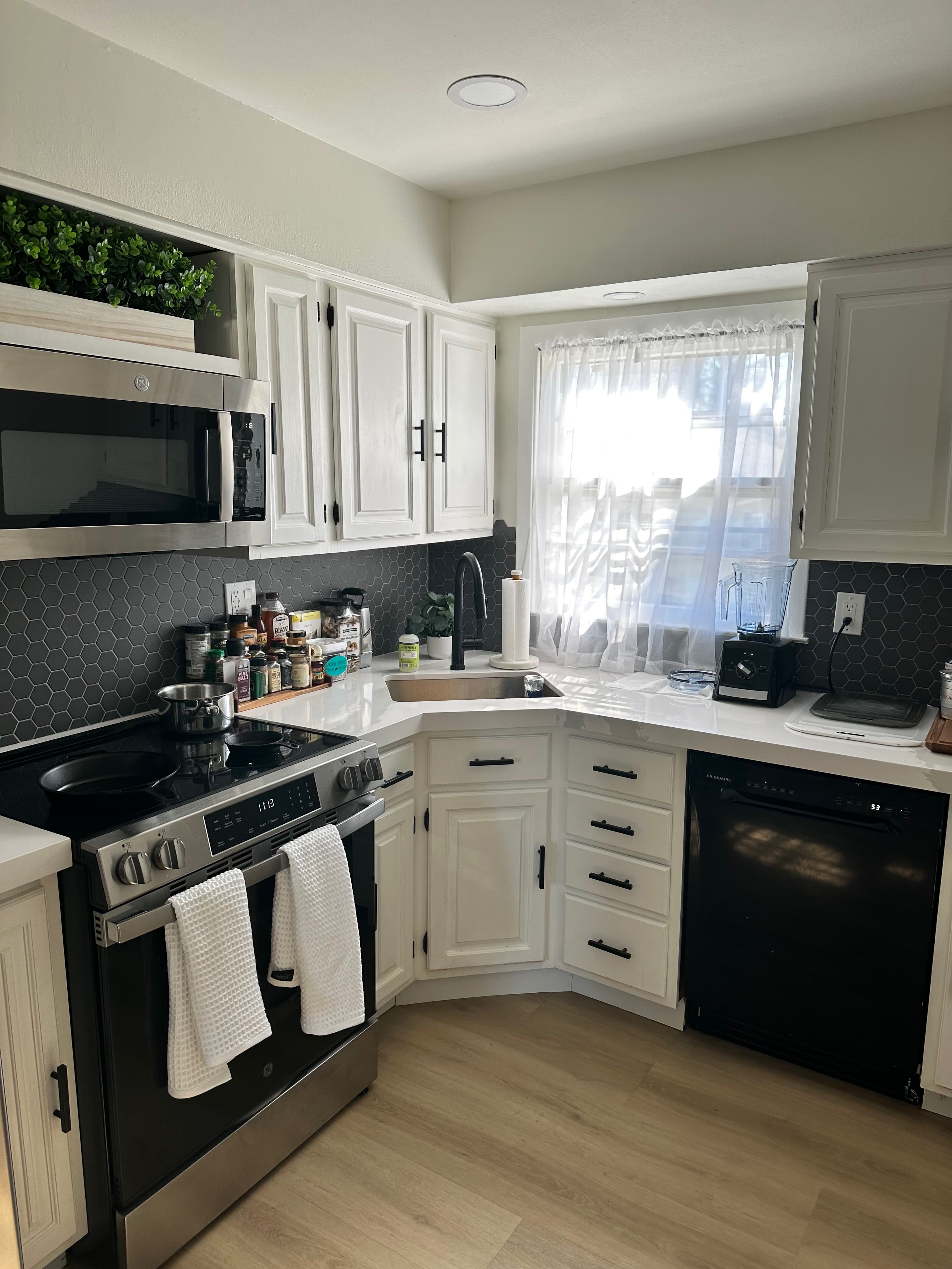 A modern kitchen analyzed by Phototology